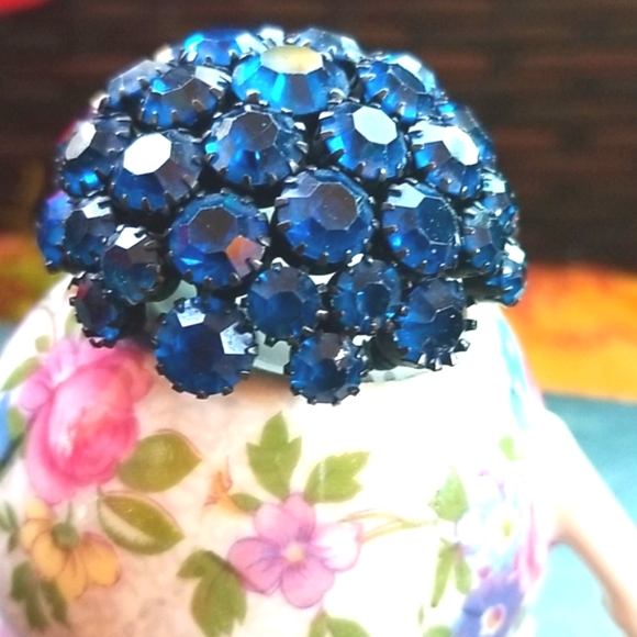 50's MCM WARNER Domed Sapphire Cobalt Blue Crystal Glitzy Vintage Brooch Pin 2" - Picture 3 of 15
